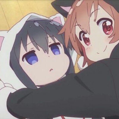 小猫自己用牙刷刷牙